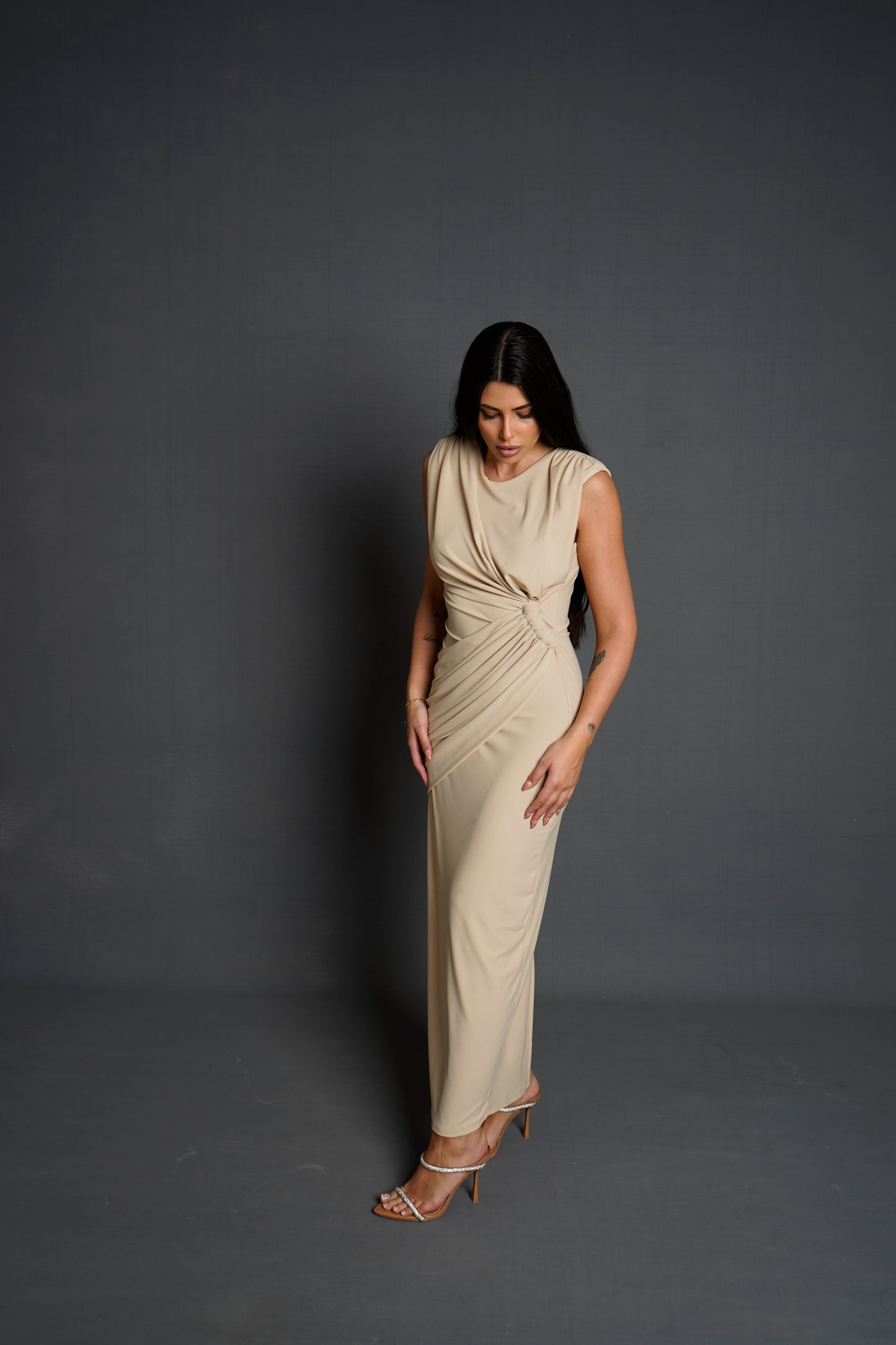 Vestido Cruzado Beige Nudo lateral - DosM